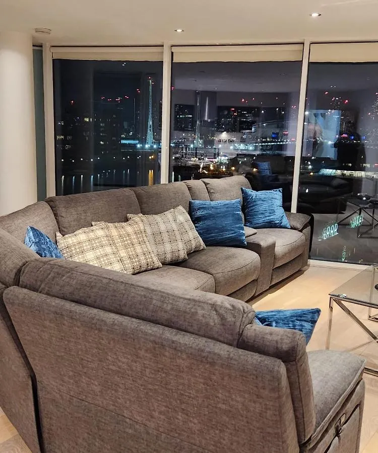 Luxury 2 Bed Apartment Excel London