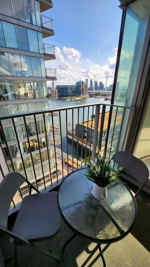 Luxury 2 Bed Apartment Excel London