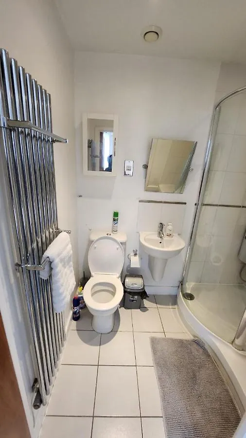 Luxury 2 Bed Apartment Excel London