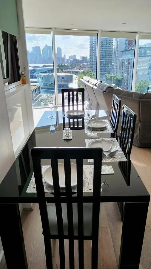 Luxury 2 Bed Apartment Excel London