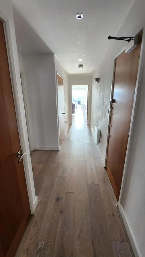 Luxury 2 Bed Apartment Excel London