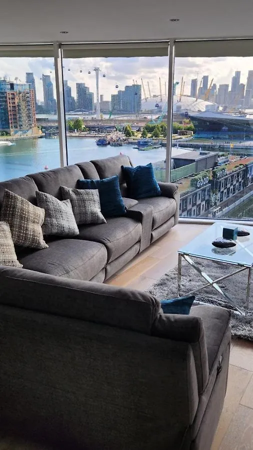 Luxury 2 Bed Apartment Excel London
